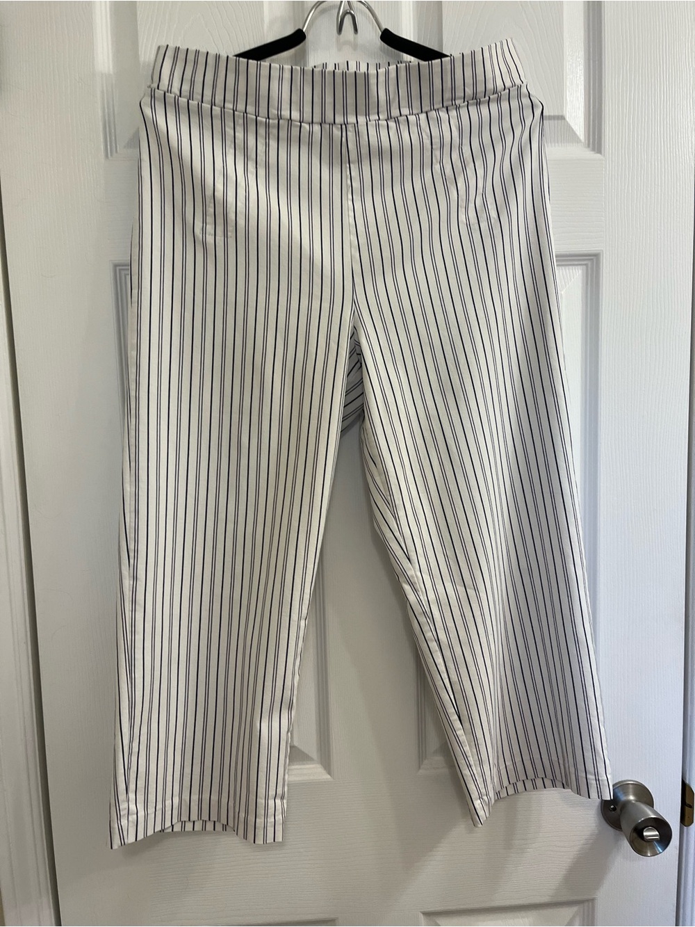Striped Wide-Leg Cropped Pants - White with black Pinstripes